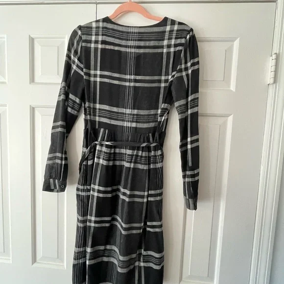 Burberry Brit wool dress. Size 6 - Picture 7 of 9